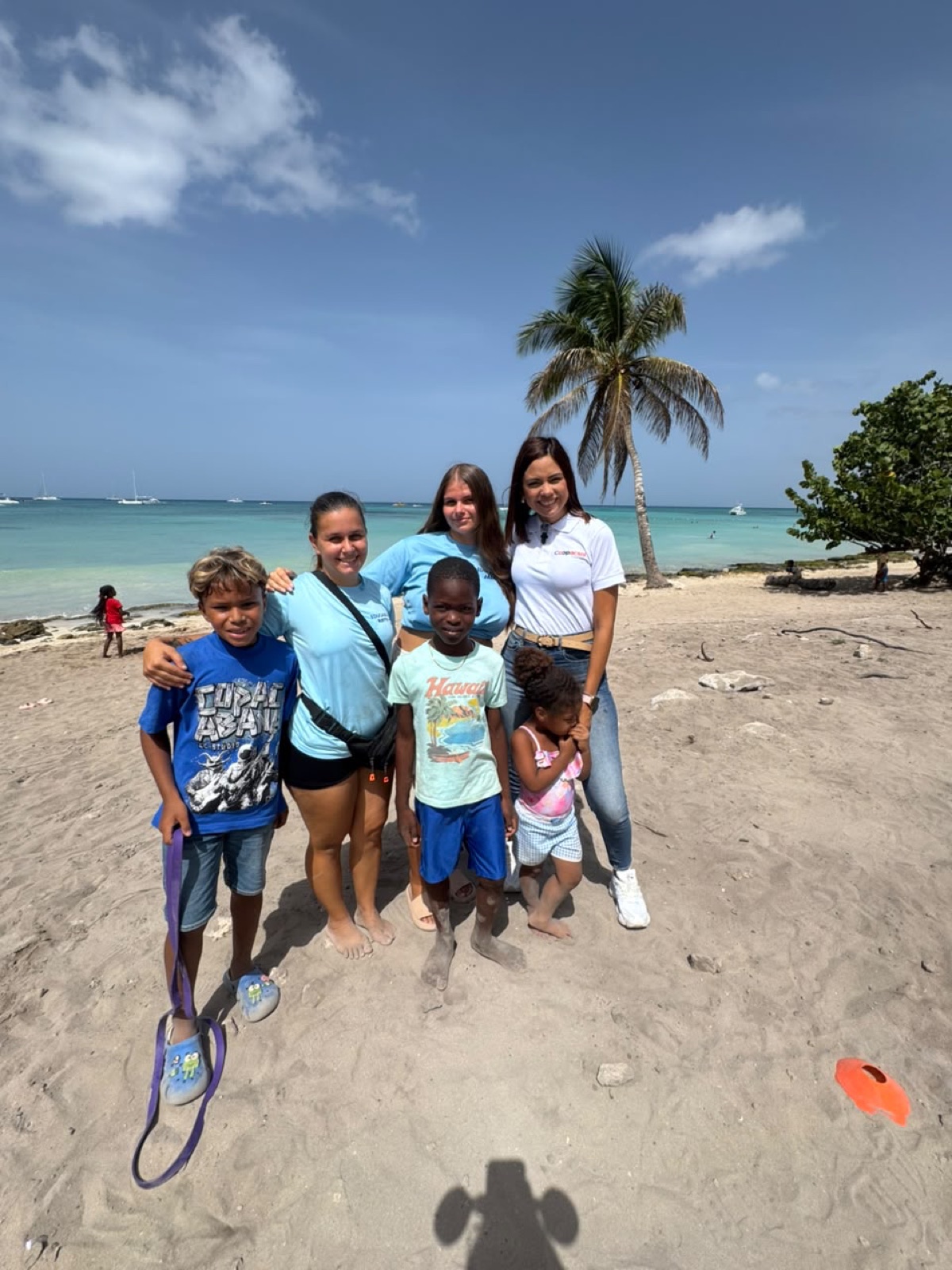 COOPACSOL team with community children at Bayahibe beach