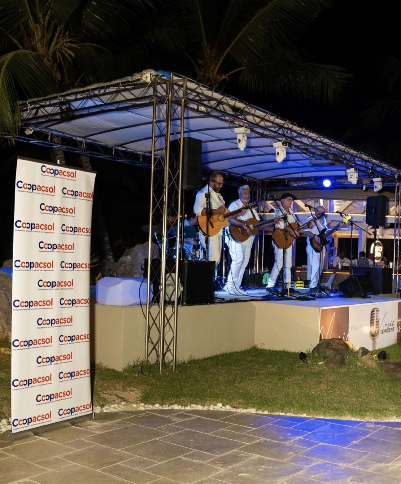 Concert at the Tracadero sponsored by COOPACSOL